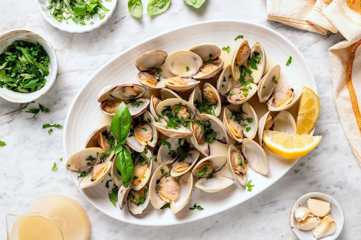 Steamed Clams in White Wine