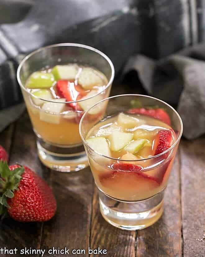 White Wine Sangria - That Skinny Chick Can Bake