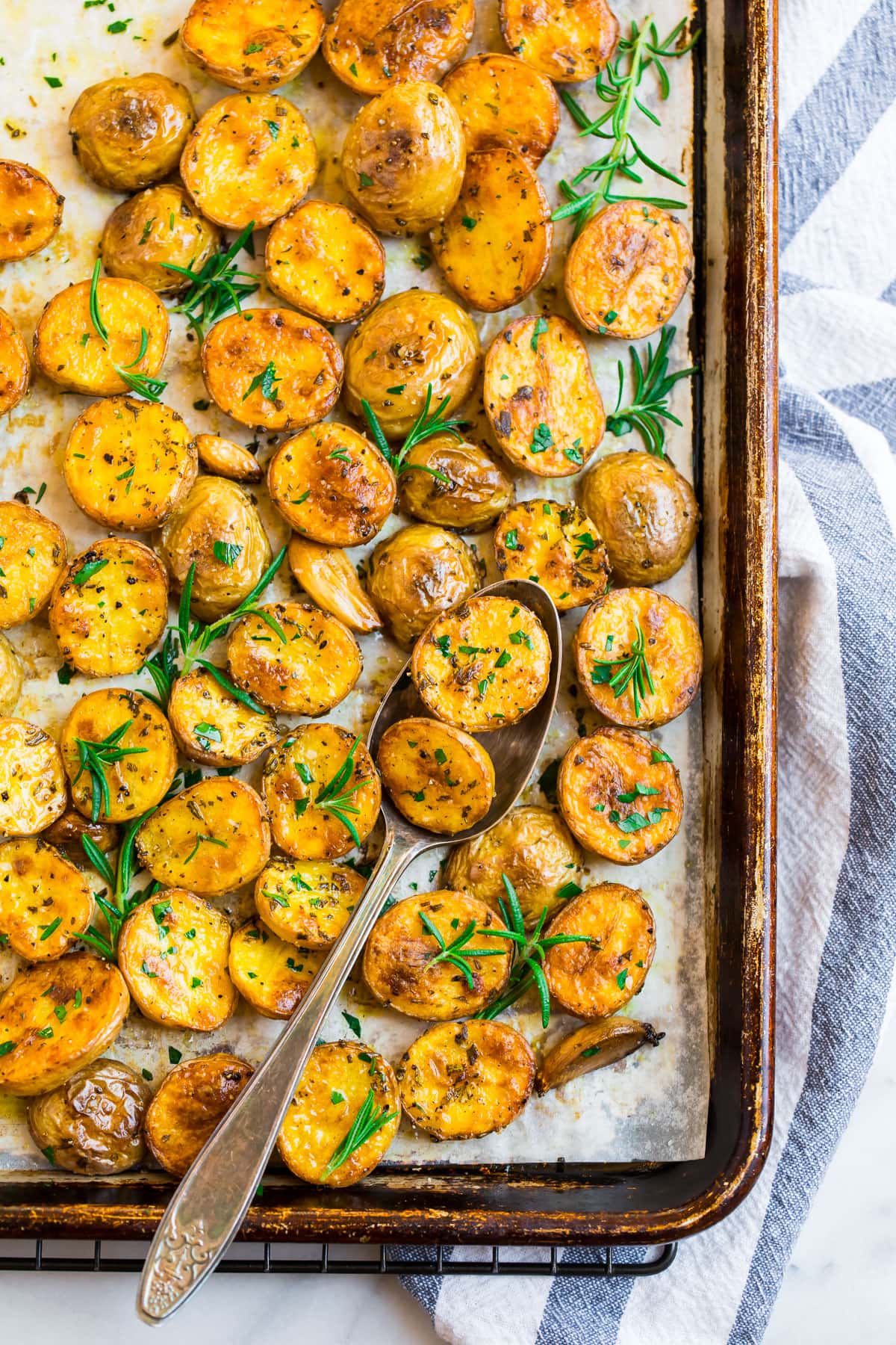 Oven Roasted Potatoes {Easy and Crispy!} WellPlated.com Oven Roasted Potatoes {Easy and Crispy!} WellPlated.com