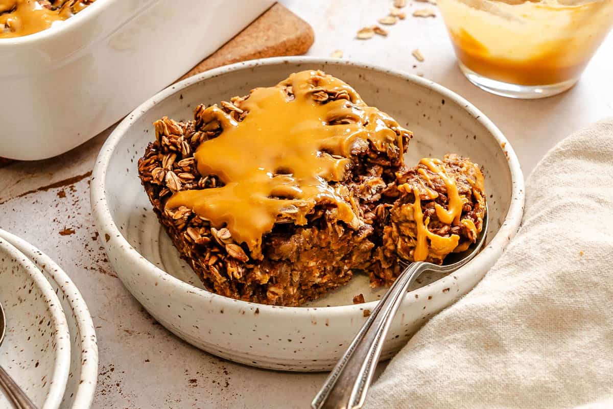 Easy Chocolate Banana Baked Oatmeal (with peanut butter)