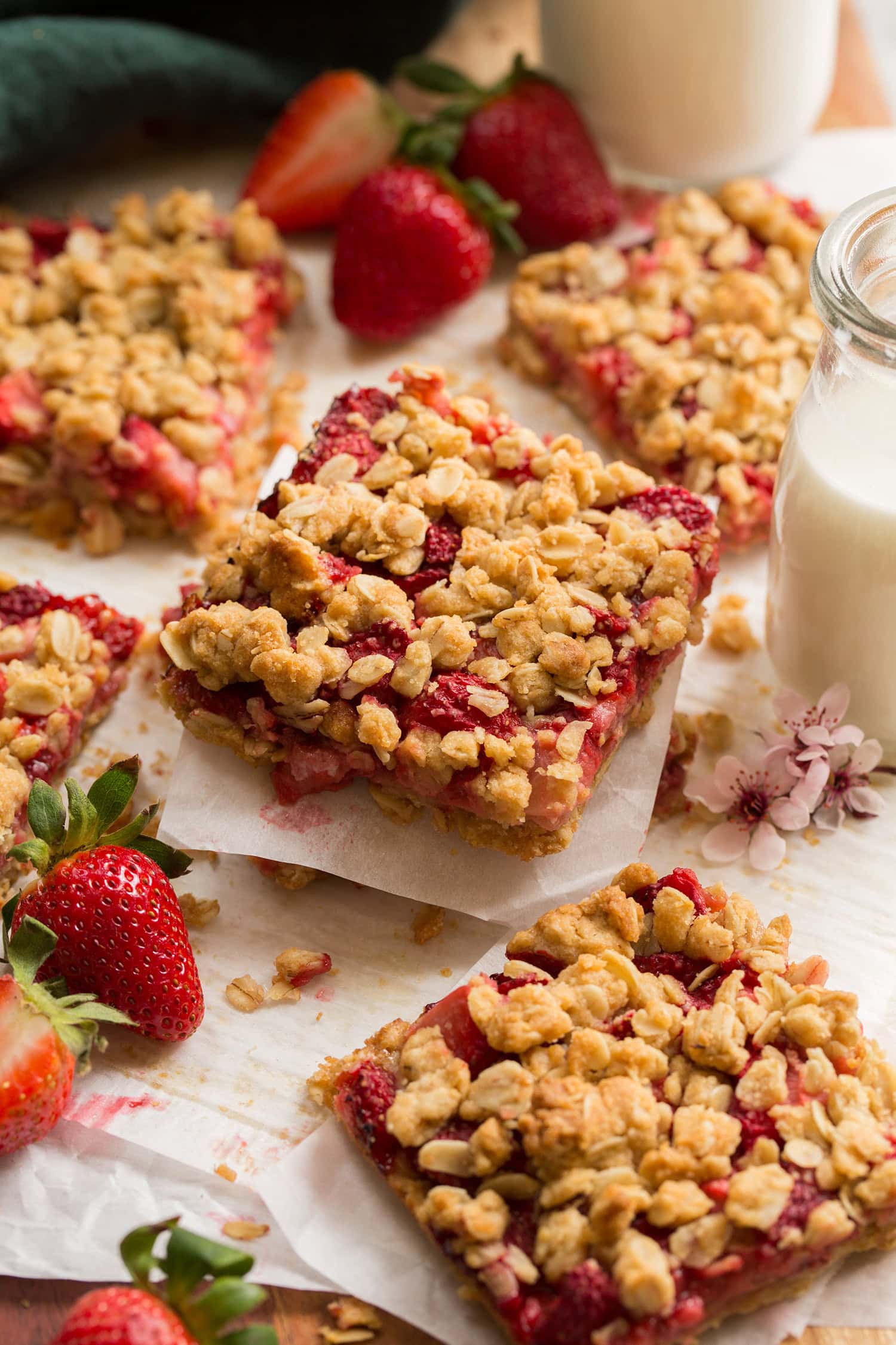Strawberry Oatmeal Breakfast Bars - Cooking Classy