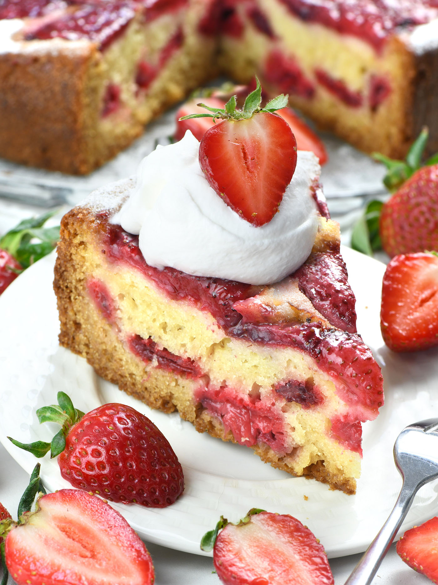 Easy Strawberry Cake with Fresh Strawberries (No Mixer)