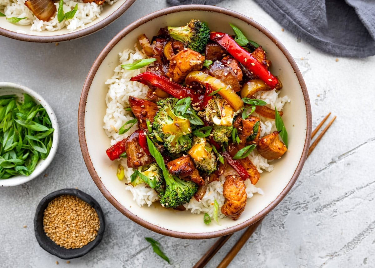 This Sheet Pan Chicken Stir Fry Makes Dinner So Easy