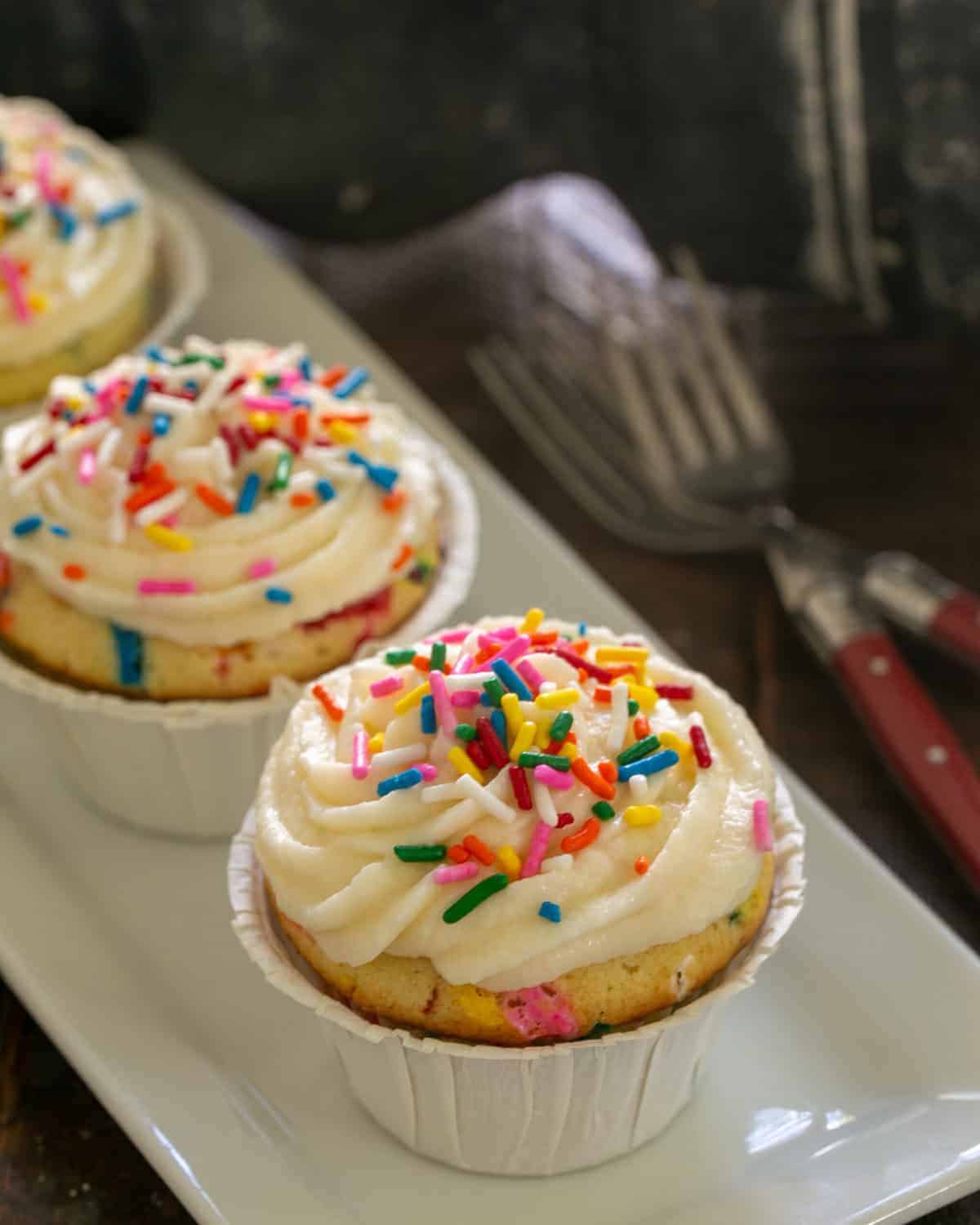 Happy Birthday Cupcakes - Fun & Festive! - That Skinny Chick Can Bake