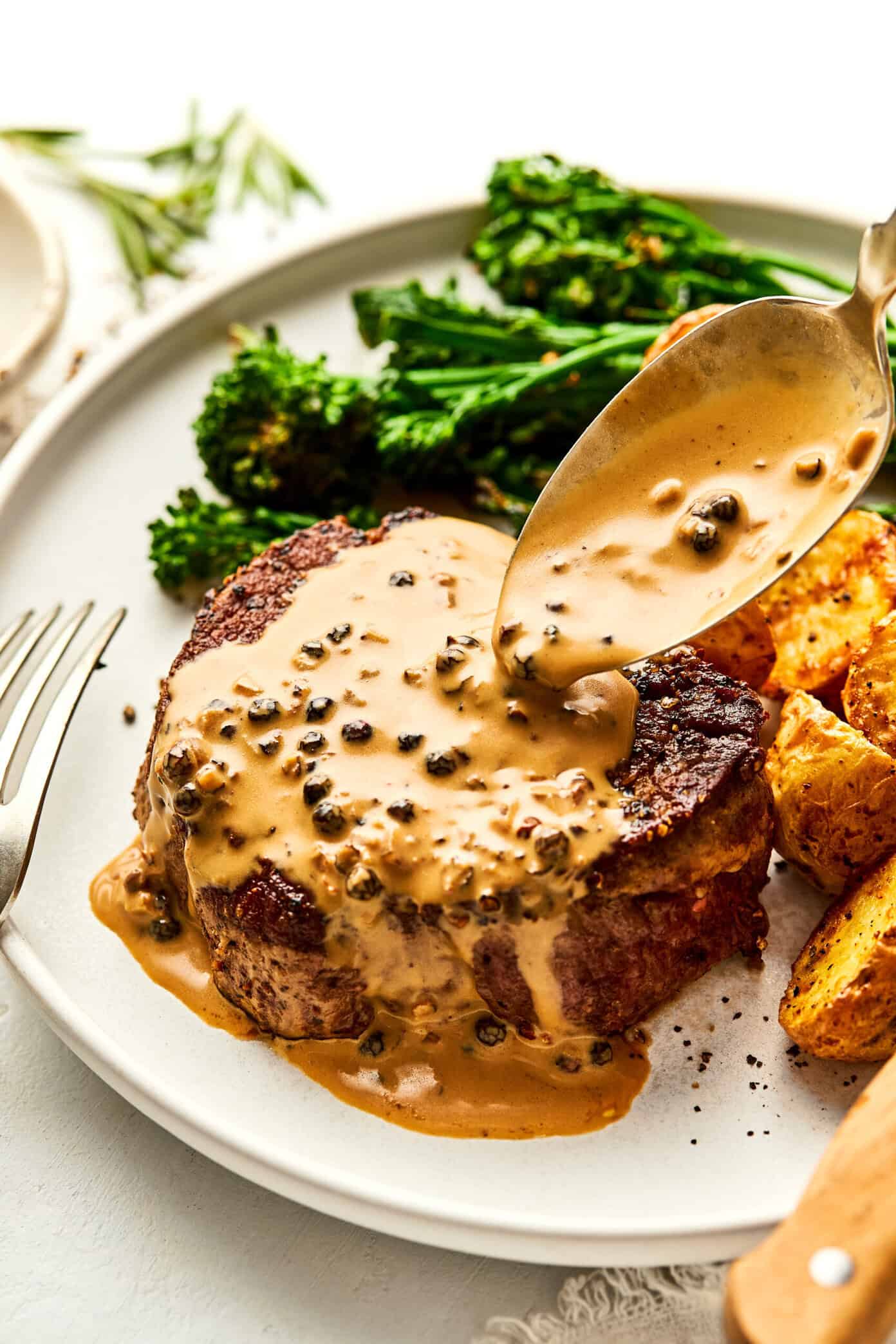 Filet Mignon with Peppercorn Sauce