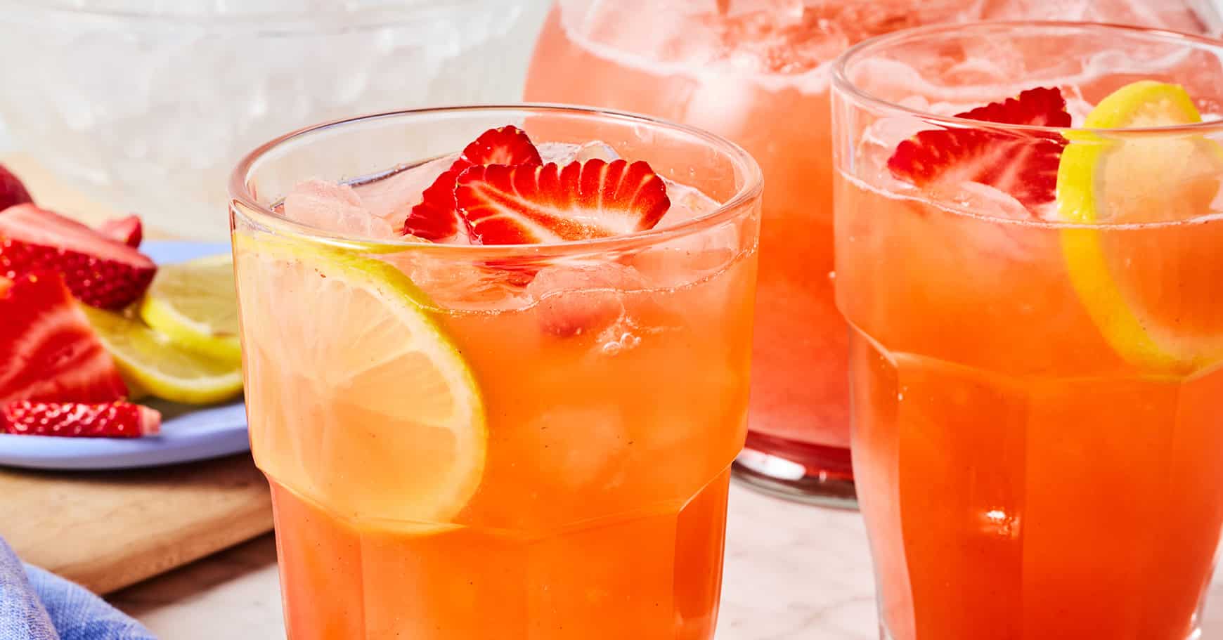 This 4-ingredient strawberry lemonade tastes like summer in a glass