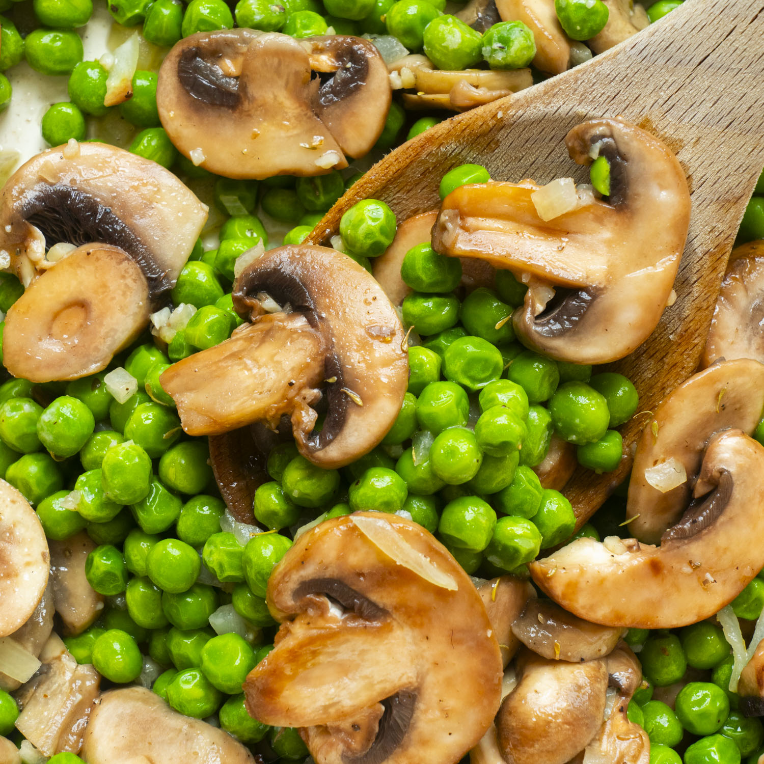 10 Minute Buttery Peas with Mushrooms