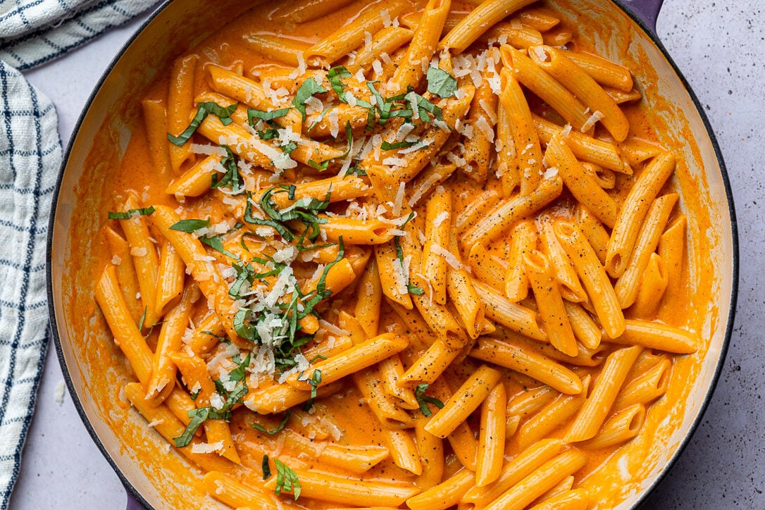 Creamy Roasted Red Pepper Pasta - 20 Minutes!